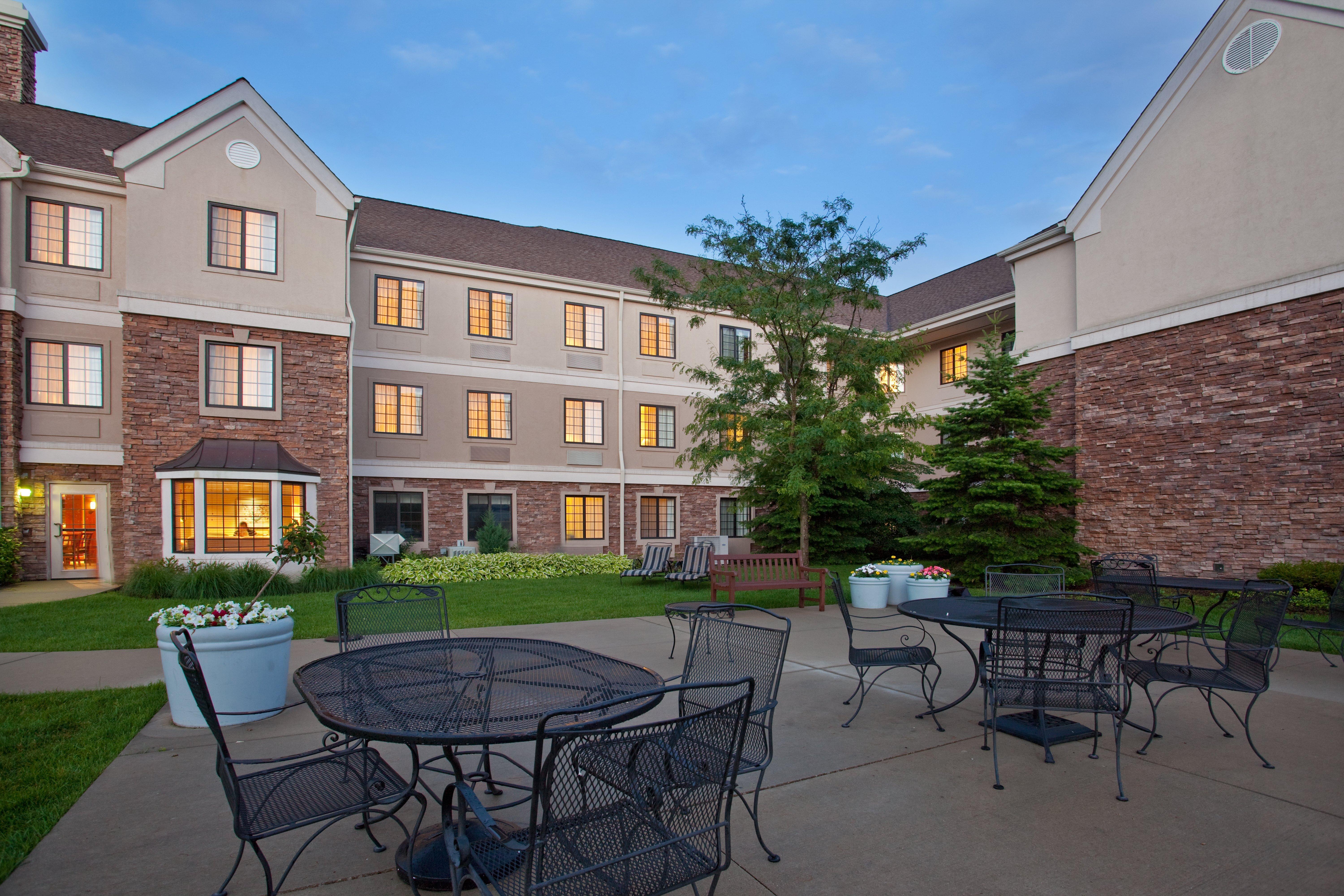Staybridge Suites Lincolnshire By Ihg Екстериор снимка